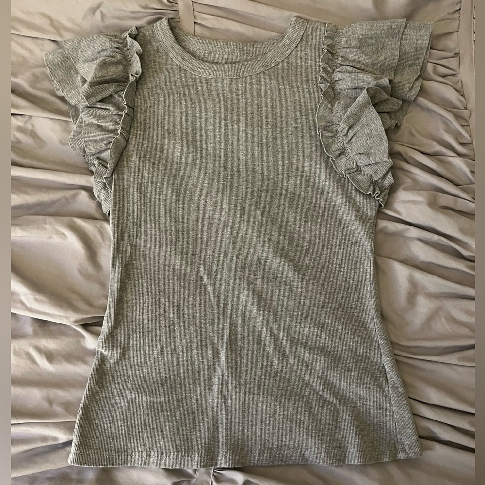Gray Ruffle Sleeve Ribbed Tee